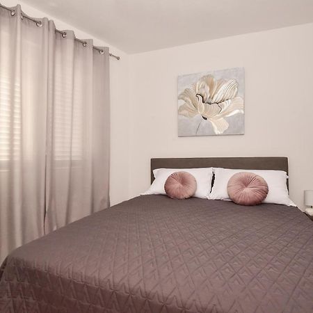 Apartman Luka Igrane Esterno foto