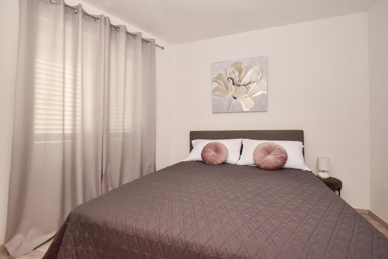 Apartman Luka Igrane Esterno foto