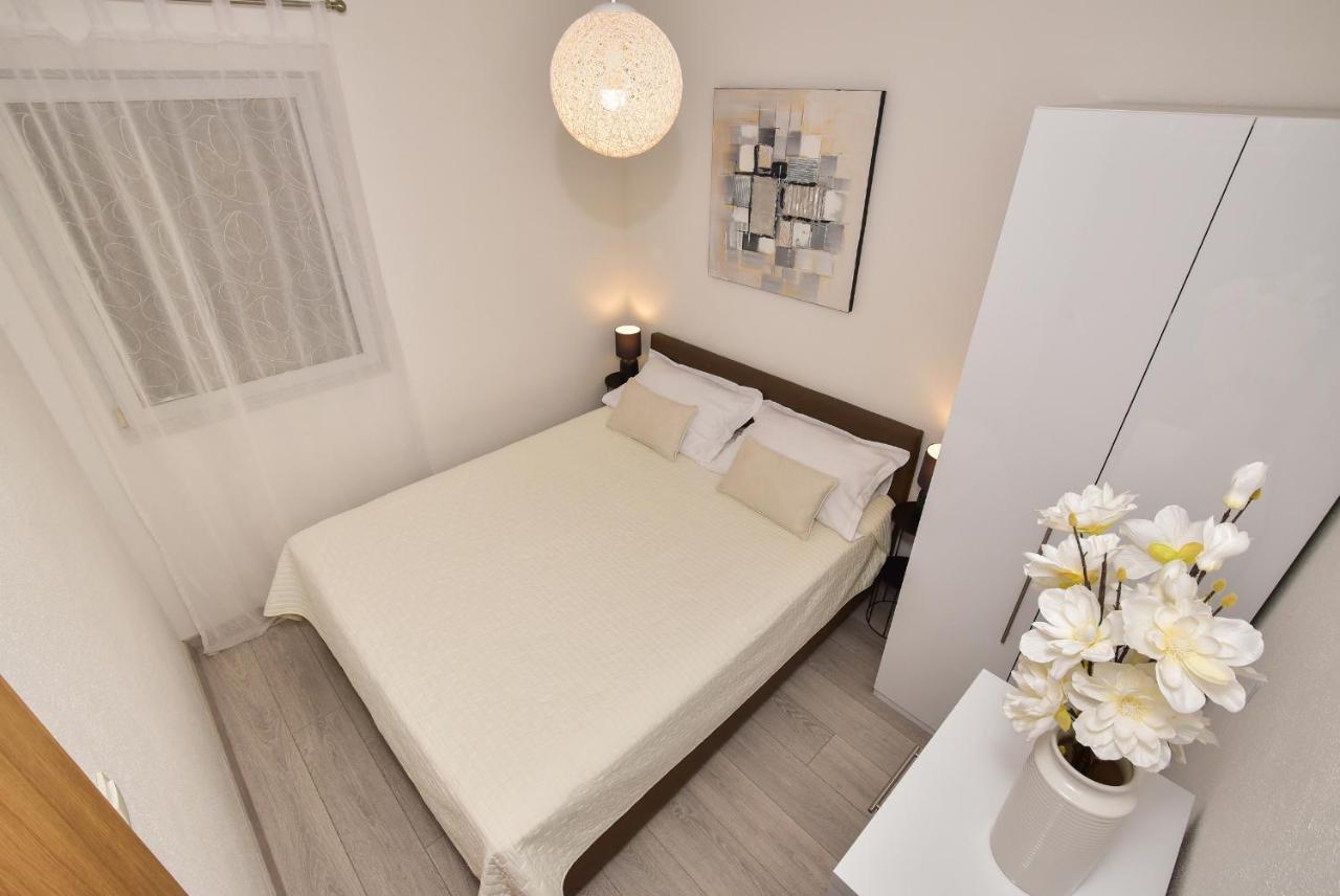 Apartman Luka Igrane Esterno foto